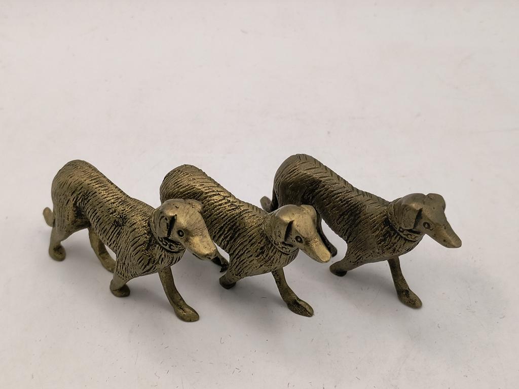 Mosiężne figurki psów