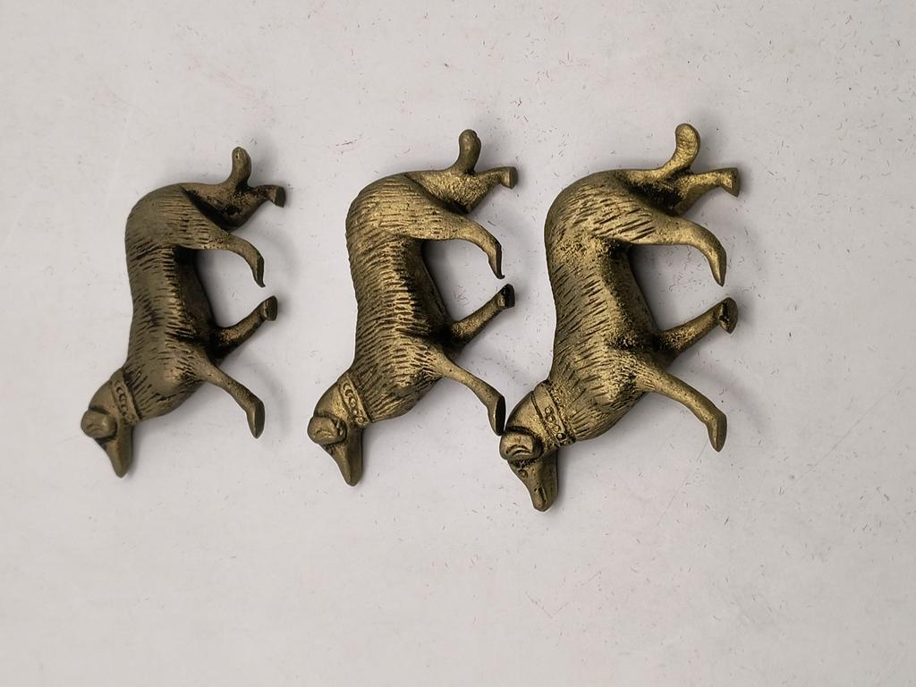 Mosiężne figurki psów