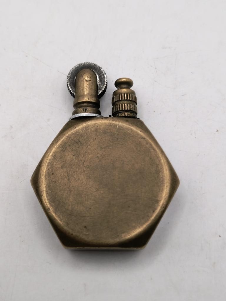 Stara zapalniczka z monetą, 1924 r.