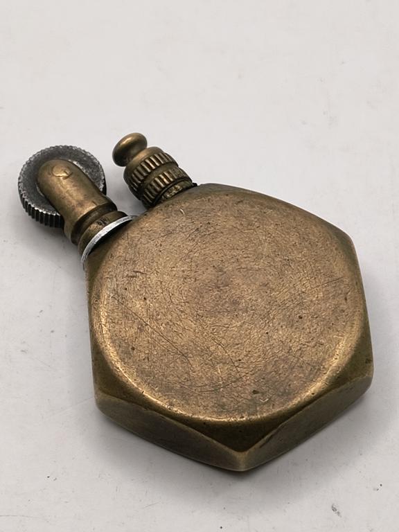 Stara zapalniczka z monetą, 1924 r.