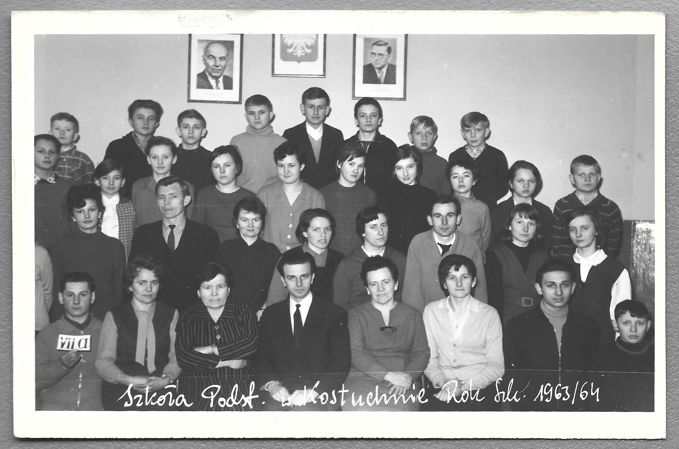 Zdjęcie - Szkoła Podstawowa w Kostuchnie (Katowice), Rok Szkolny 1963/64 - klasa VII a