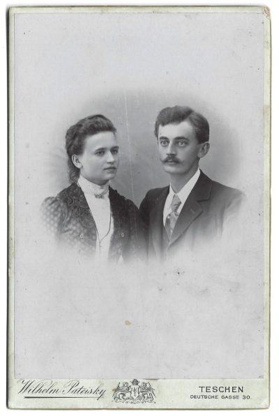 Zdjęcie portretowe kobiety i mężczyzny - fot. W. Pateisky, Teschen (Cieszyn)