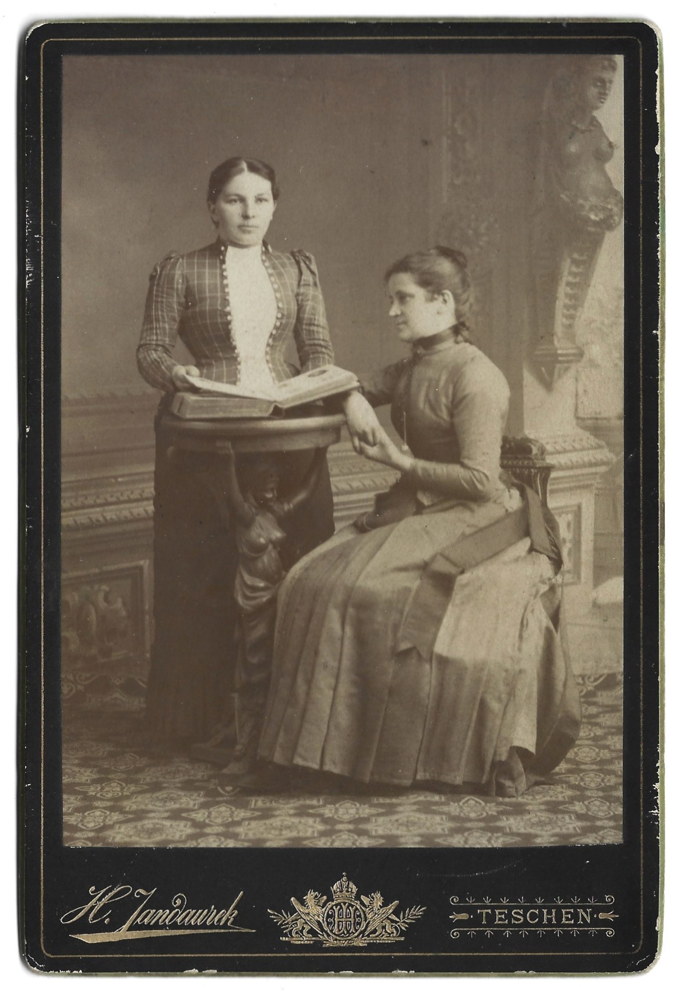 Zdjęcie kobiet - fot. H. Jandaurek, Teschen (Cieszyn)