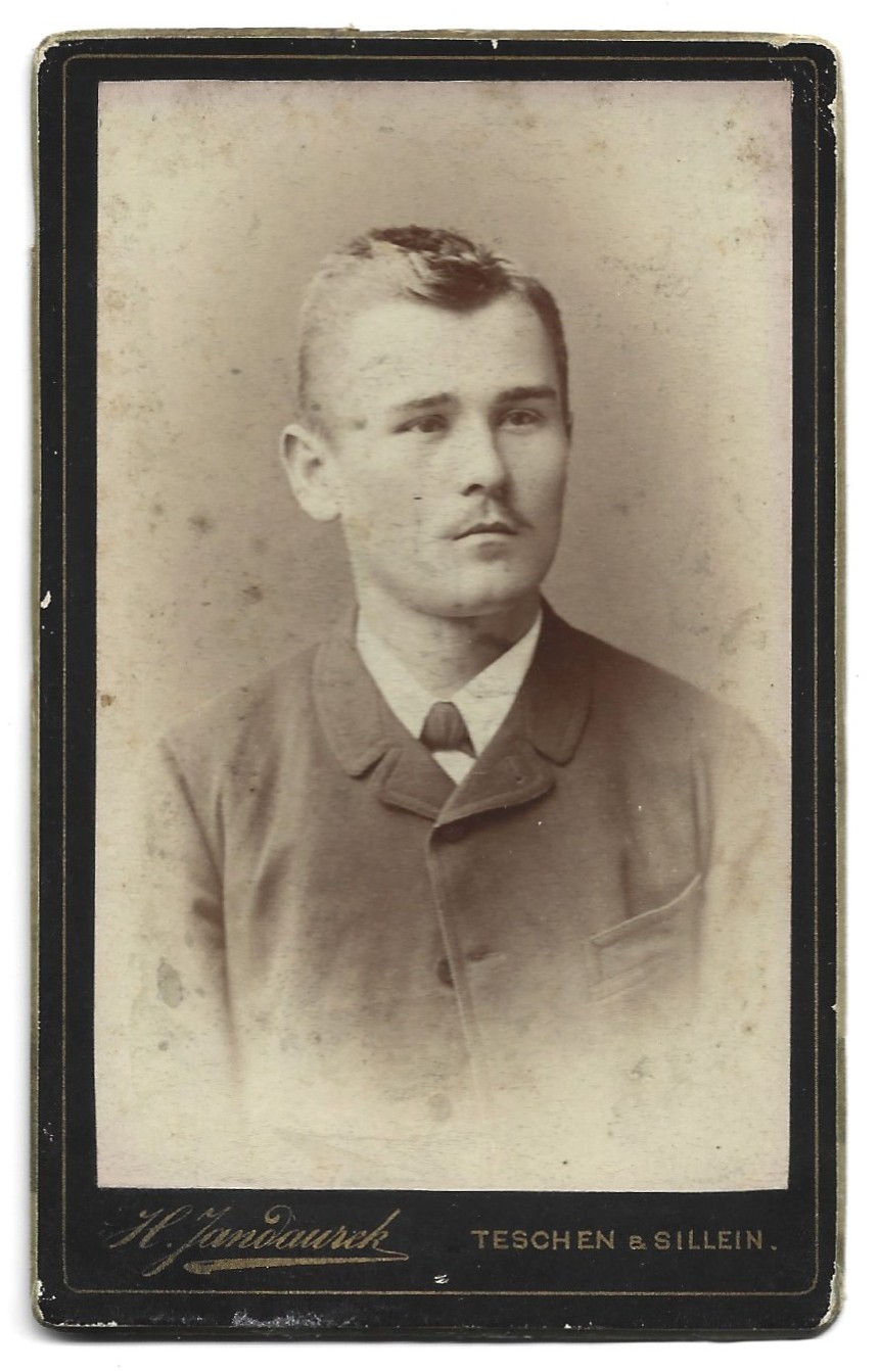 Zdjęcie portretowe mężczyzny – fot. H. Jandaurek, Teschen & Sillein (Cieszyn i Żylina)