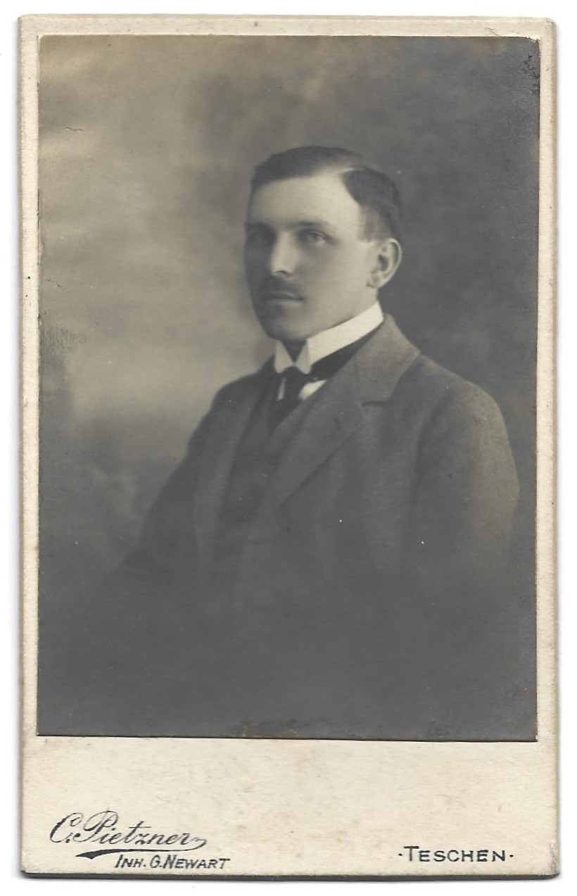 Zdjęcie portretowe mężczyzny - fot. C. Pietzner, inh. G. Newart; Teschen (Cieszyn)