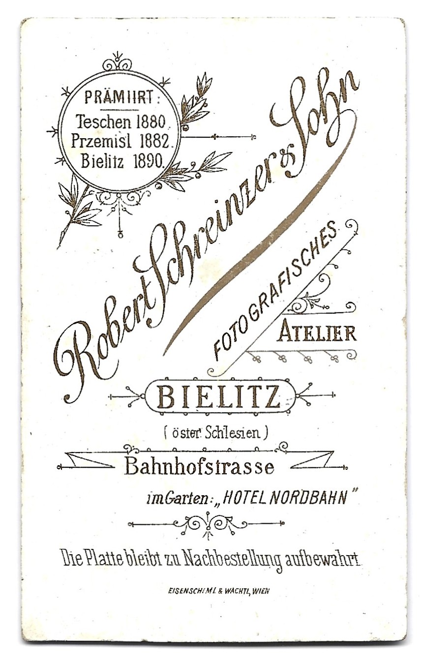 Zdjęcie portretowe - kobieta z parasolką – Robert Schreinzer & Sohn, Bielitz (Bielsko)