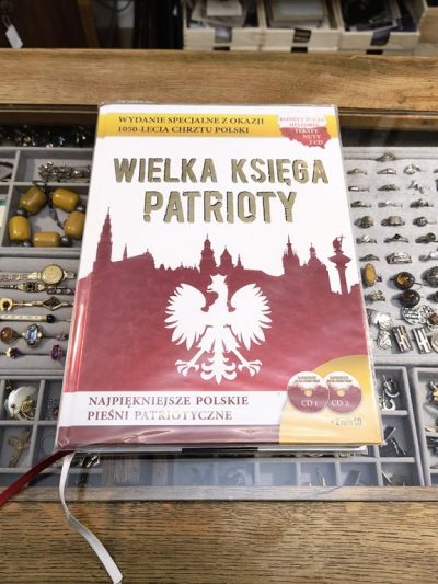 "Wielka Księga Patrioty" plus 2 CD-Najpiękniejsze Polskie Pieśni Patriotyczne, 2016 r.