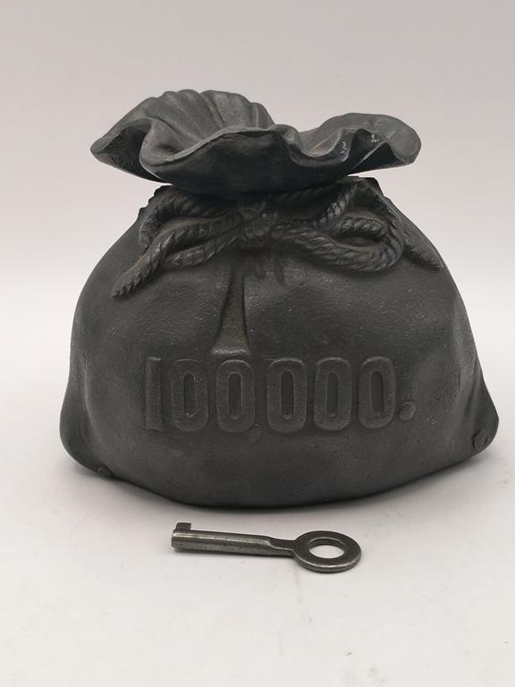 Stara żeliwna skarbonka - worek