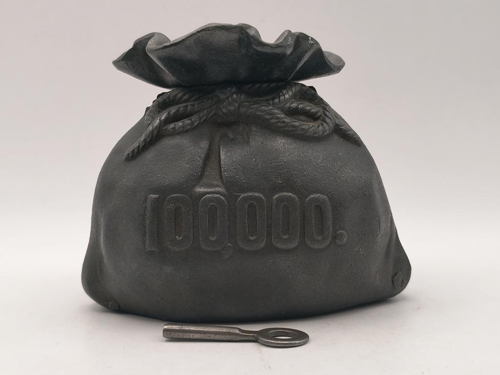 Stara żeliwna skarbonka - worek