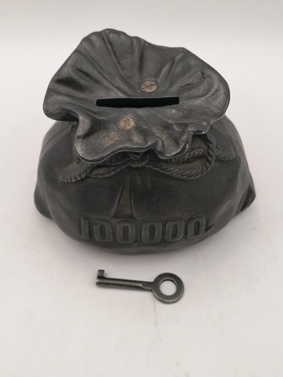 Stara żeliwna skarbonka - worek