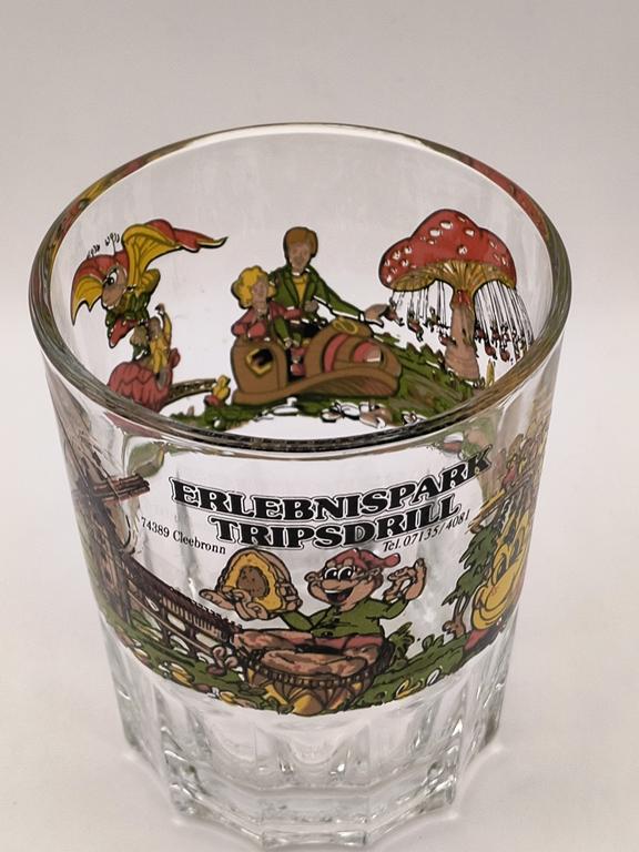 Szklany kubek z motywem bajkowym