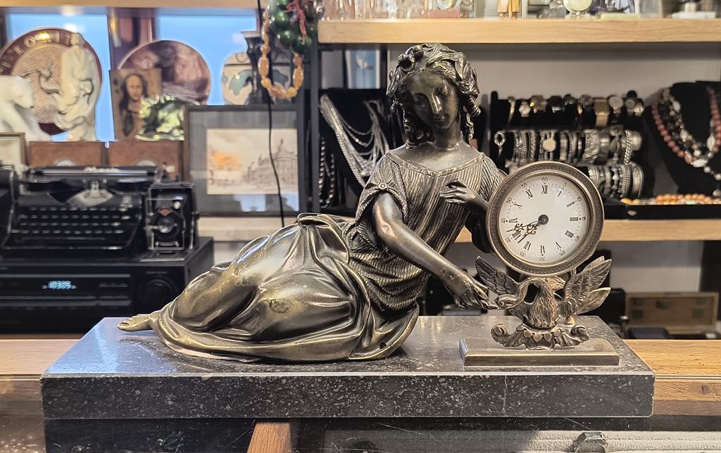 Zegar kominkowy figuralny - kobieta