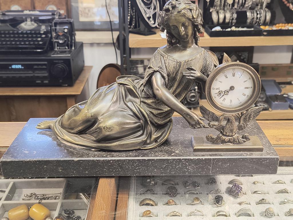 Zegar kominkowy figuralny - kobieta