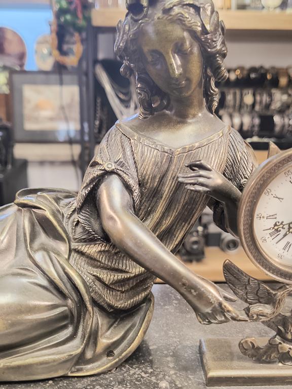 Zegar kominkowy figuralny - kobieta