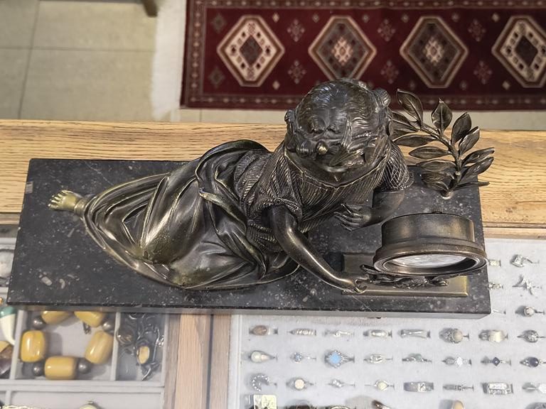 Zegar kominkowy figuralny - kobieta