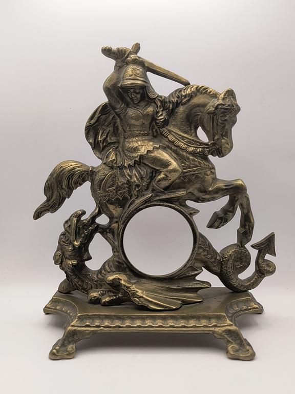 Obudowa zegara z figurą Świętego Jerzego