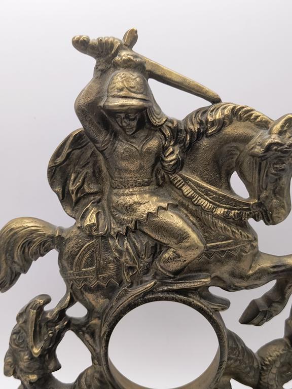 Obudowa zegara z figurą Świętego Jerzego