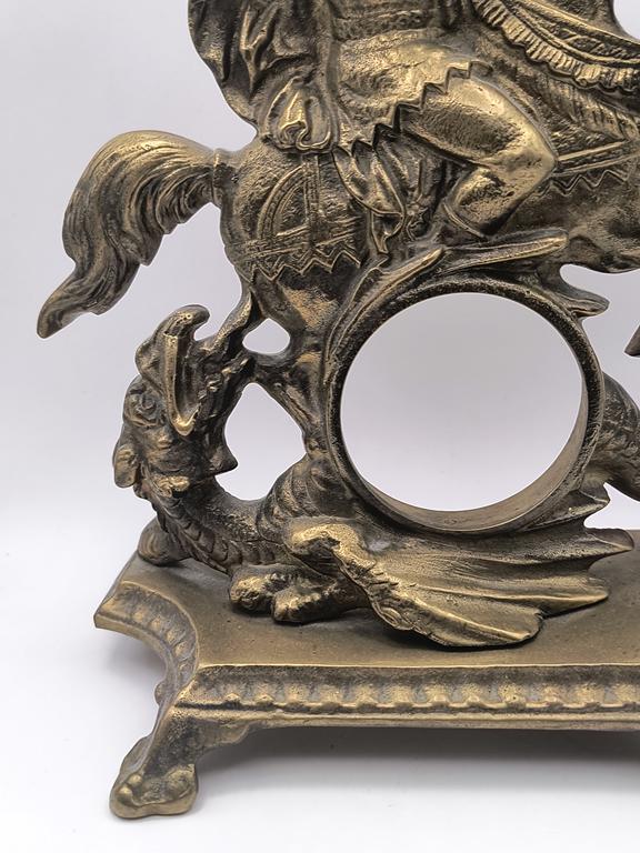 Obudowa zegara z figurą Świętego Jerzego