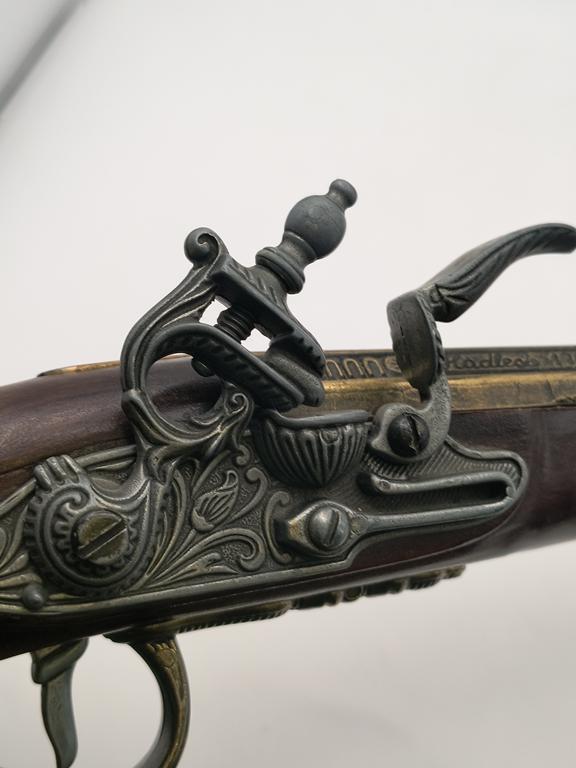 Pistolet skałkowy - replika