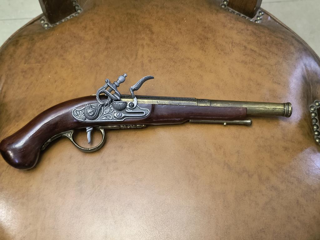 Pistolet skałkowy - replika