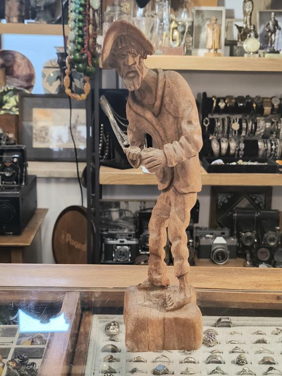 Drewniana figurka - rzeźba