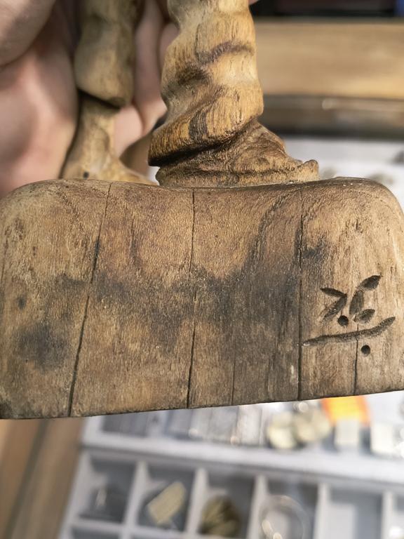 Drewniana figurka - rzeźba