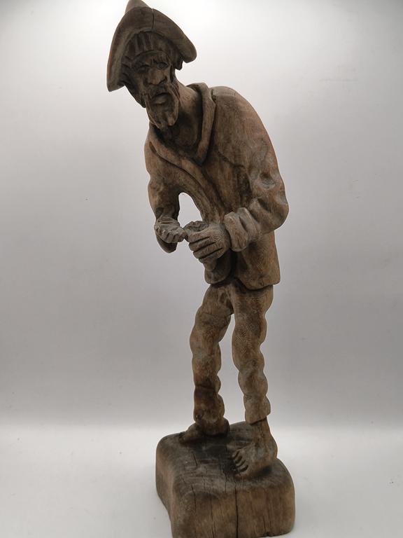 Drewniana figurka - rzeźba