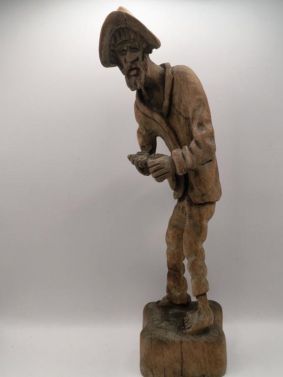 Drewniana figurka - rzeźba