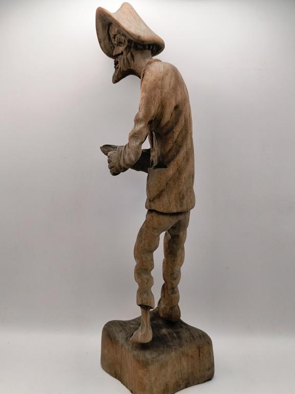 Drewniana figurka - rzeźba