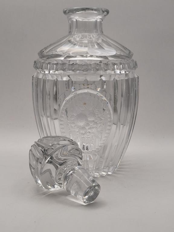 Karafka kryształowa z motywem kwiatowym