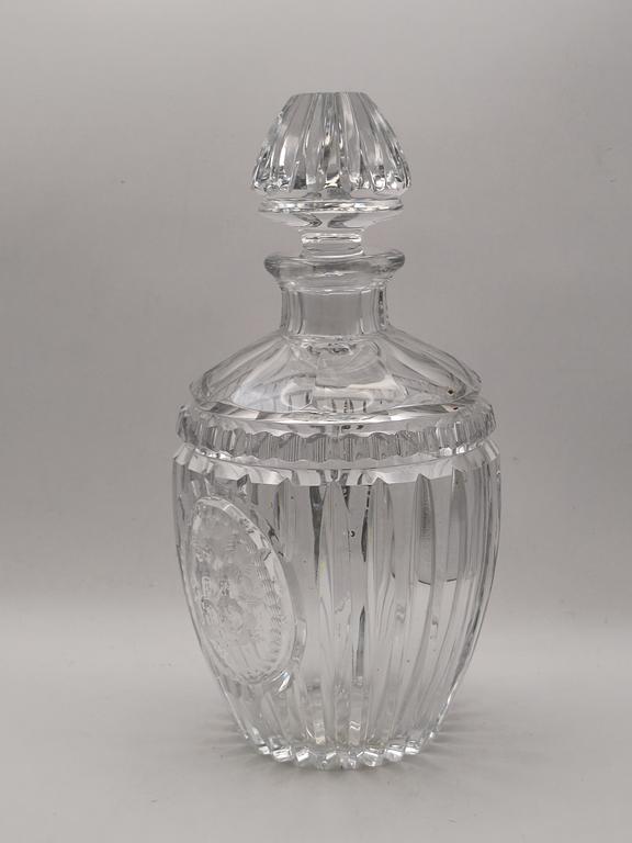 Karafka kryształowa z motywem kwiatowym