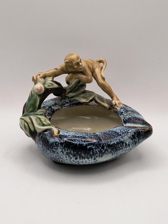 Popielnica ceramiczna z figurką małpki - Majolika