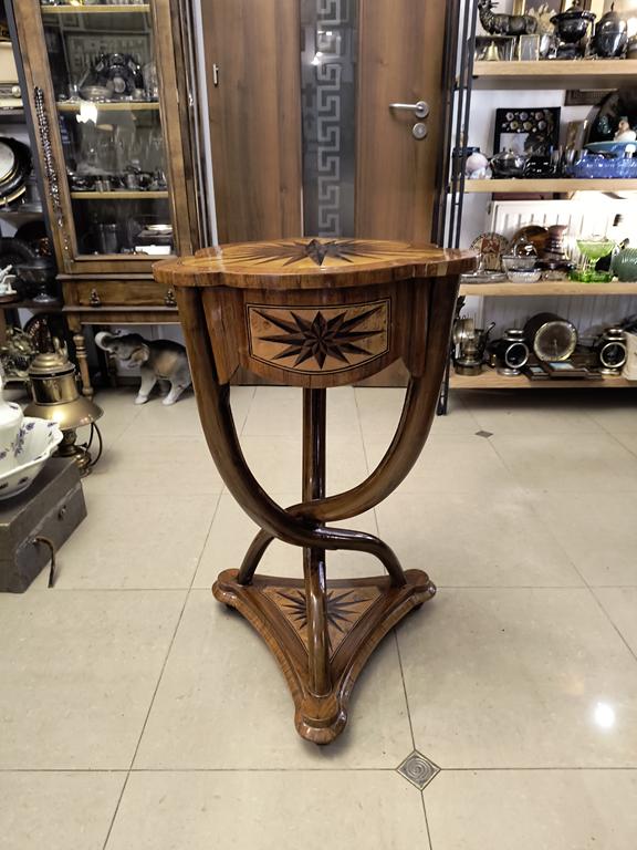 Stolik drewniany z szufladą, intarsjowany - Francja