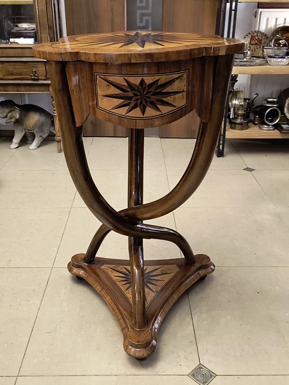 Stolik drewniany z szufladą, intarsjowany - Francja