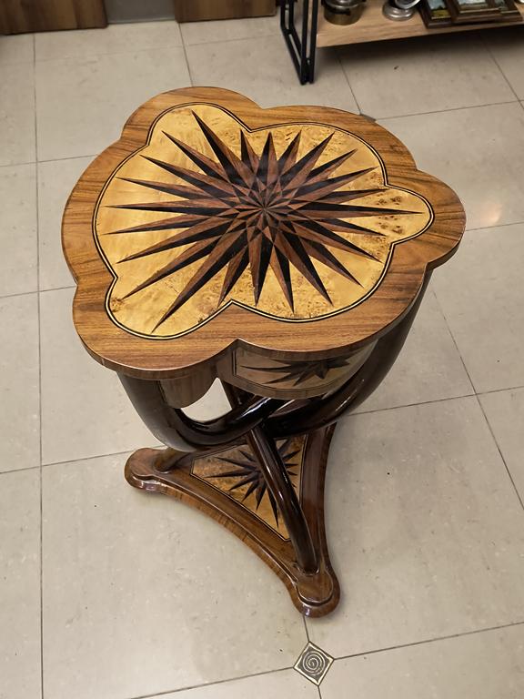 Stolik drewniany z szufladą, intarsjowany - Francja