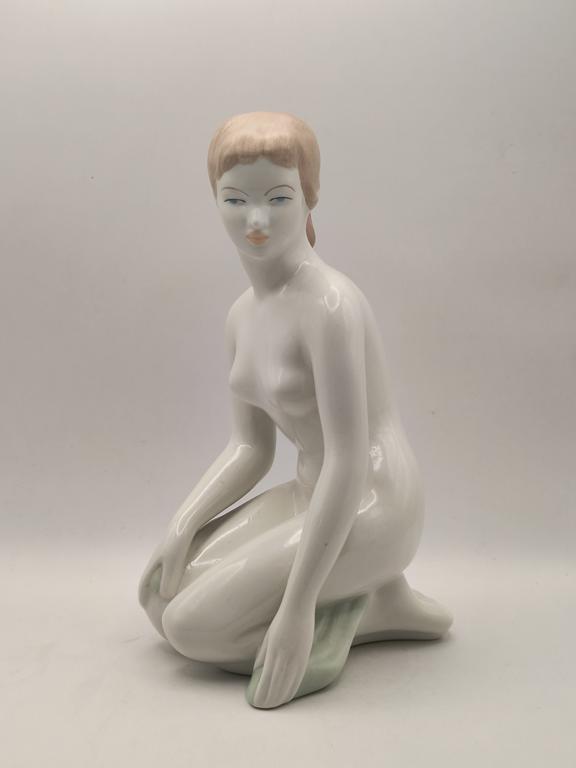 Figurka porcelanowa - Akt Kobiety - AQUINCUM, Budapest, Węgry