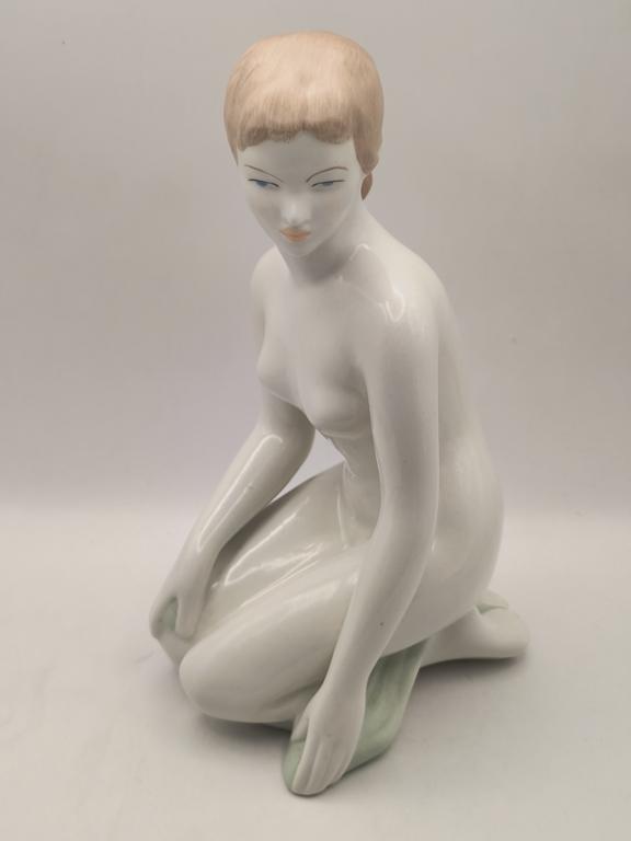 Figurka porcelanowa - Akt Kobiety - AQUINCUM, Budapest, Węgry