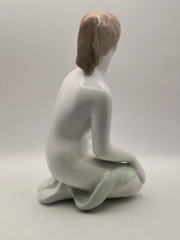 Figurka porcelanowa - Akt Kobiety - AQUINCUM, Budapest, Węgry