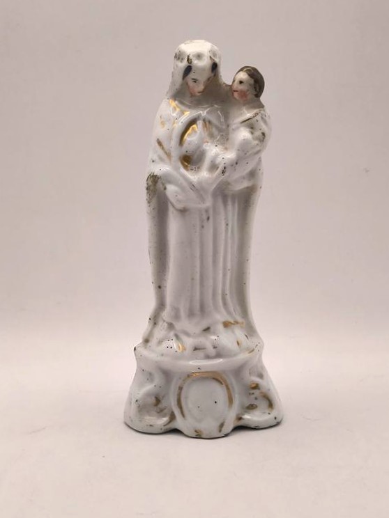 Figurka porcelanowa Matki Boskiej z Dzieciątkiem, XIX w.