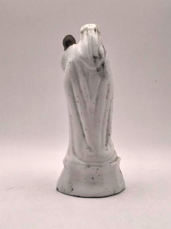 Figurka porcelanowa Matki Boskiej z Dzieciątkiem, XIX w.