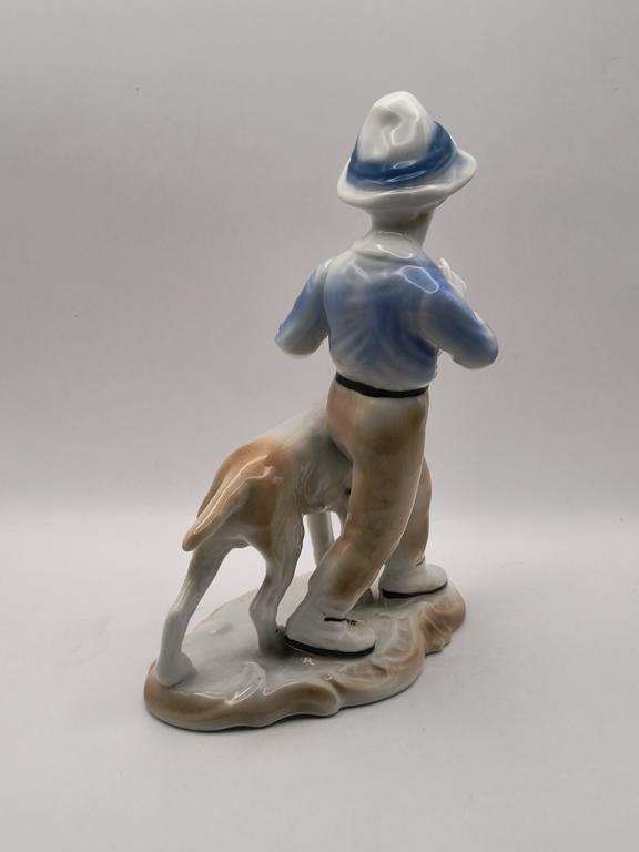 Figurka porcelanowa CHŁOPIEC Z PSEM - Arpo, Rumunia