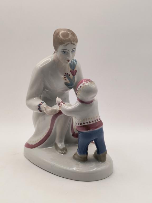 Figurka porcelanowa - Kobieta z dzieckiem - ZHK Połonne, Ukraina
