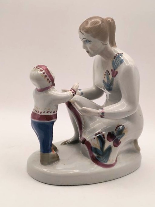 Figurka porcelanowa - Kobieta z dzieckiem - ZHK Połonne, Ukraina