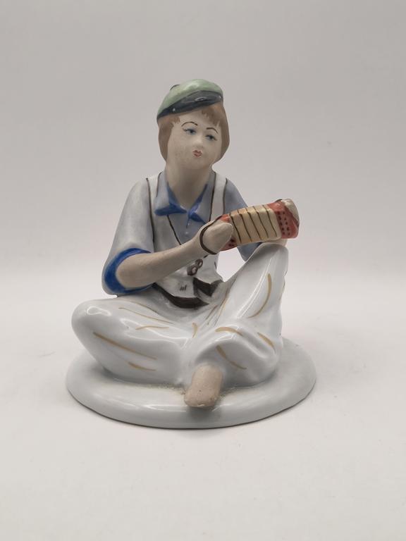 Figurka porcelanowa muzyka-harmonisty - ARPO Rumunia