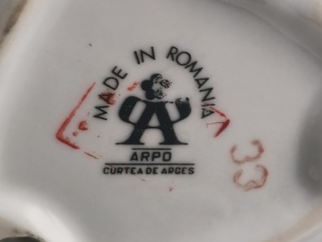 Figurka porcelanowa muzyka-harmonisty - ARPO Rumunia