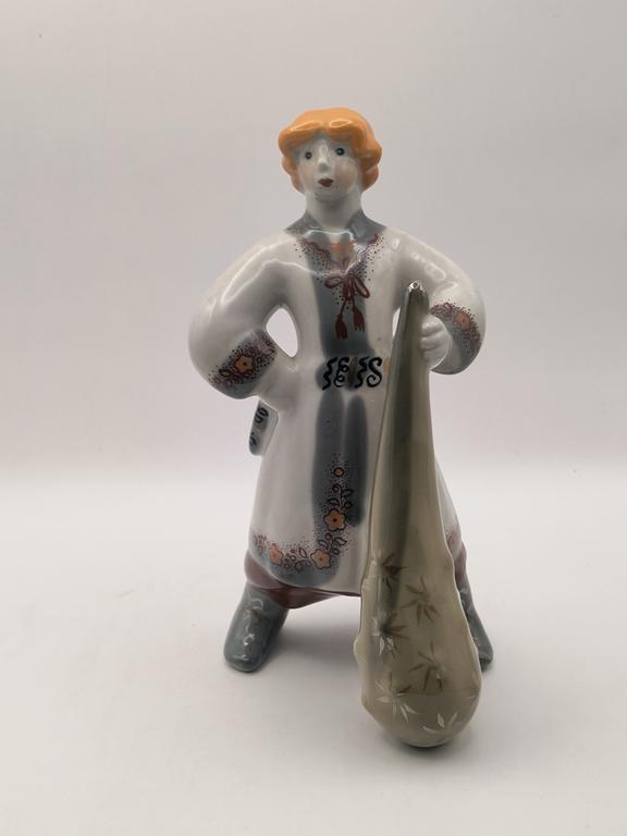 Figurka porcelanowa - chłopiec z maczugą, Połonne