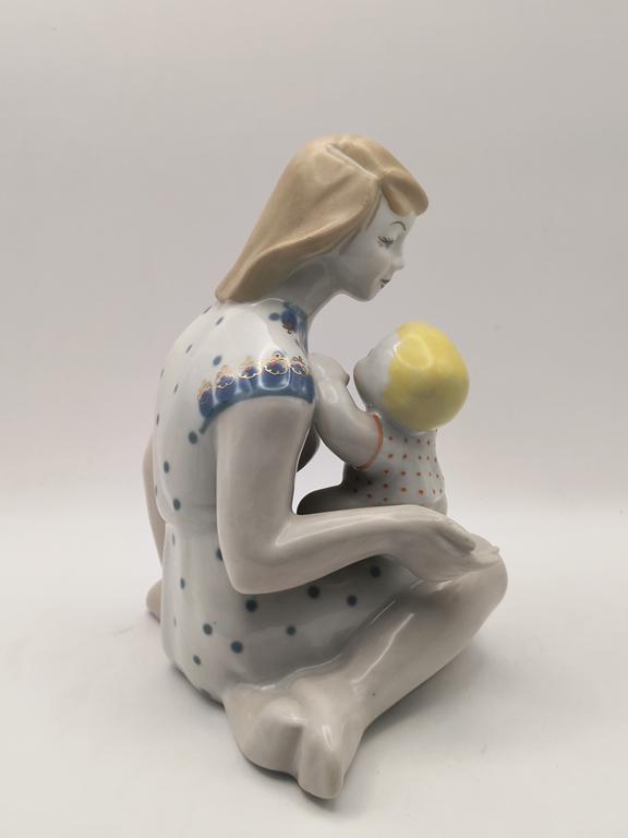 Stara figurka porcelanowa - Kobieta z Dzieckiem, Połonne