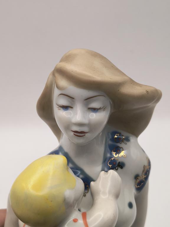 Stara figurka porcelanowa - Kobieta z Dzieckiem, Połonne