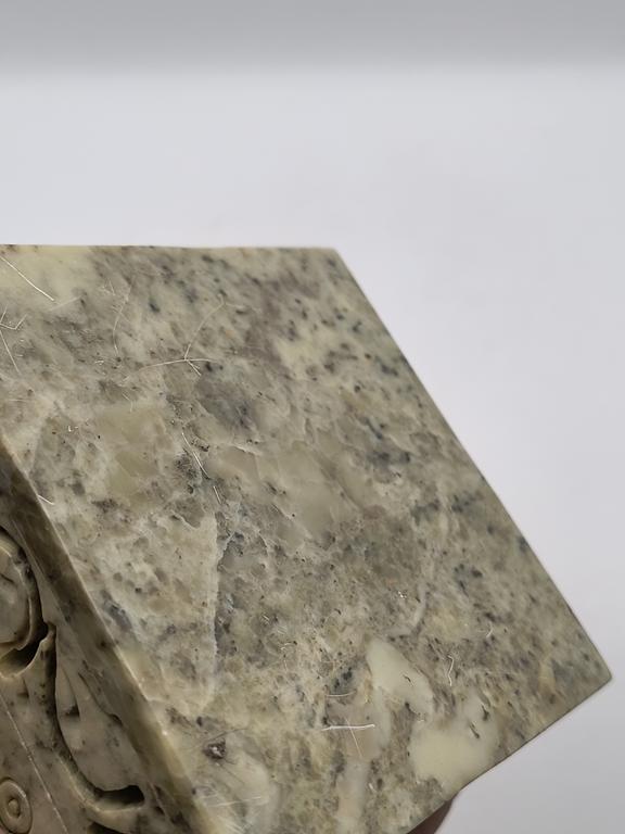 Szkatułka ażurowa z kamienia