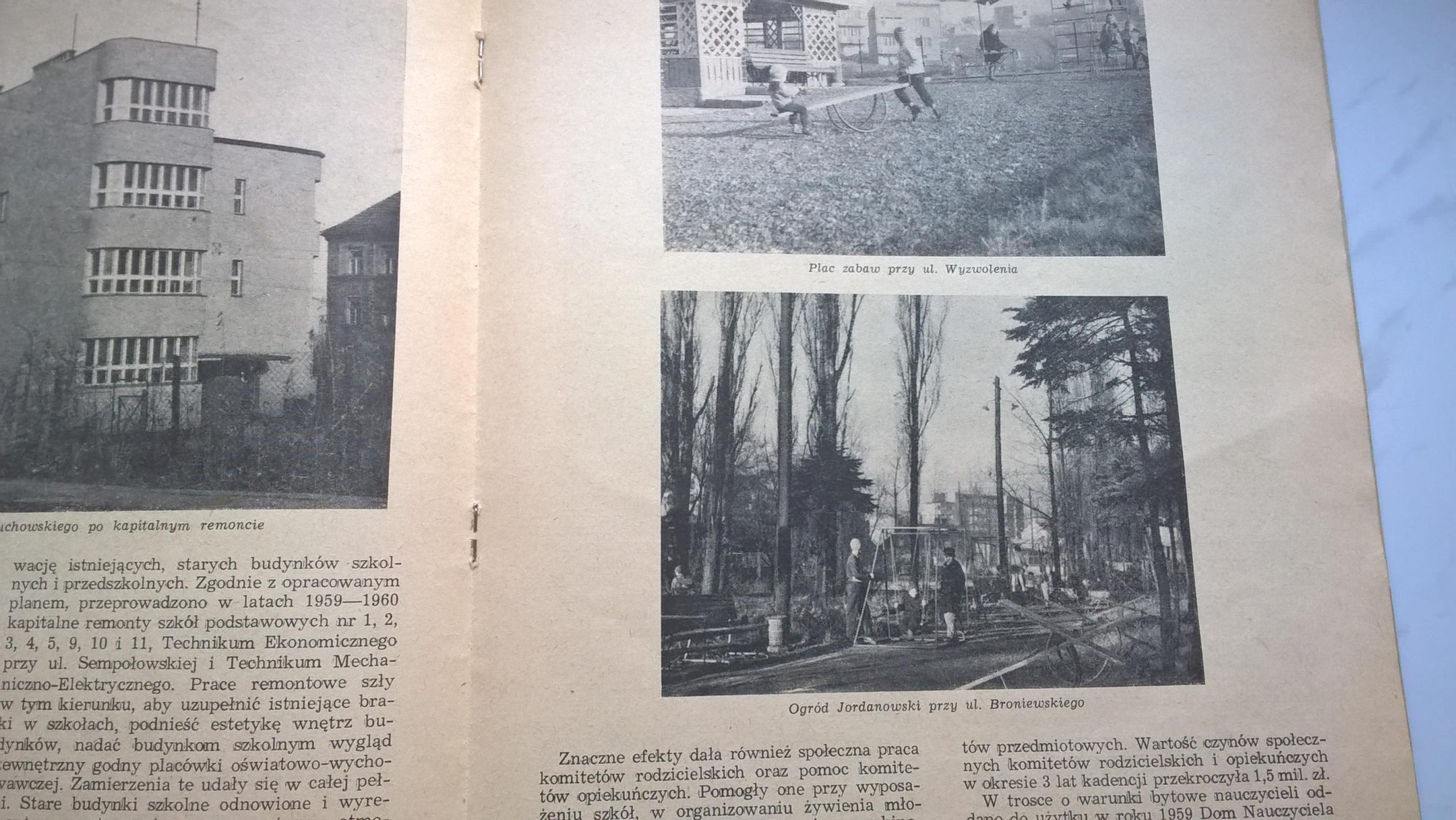 Broszura "Przegląd osiągnięć Miejskiej Rady Narodowej - Bielsko-Biała, 1958-1960"